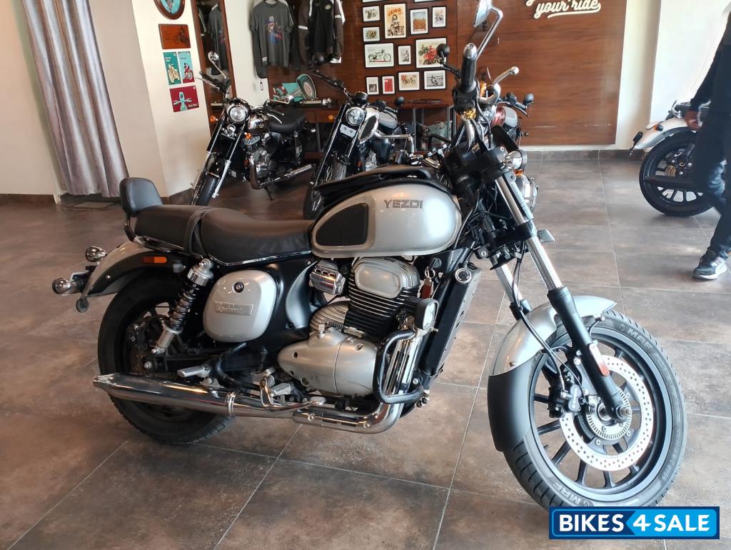 Sin Silver Yezdi Roadster Chrome