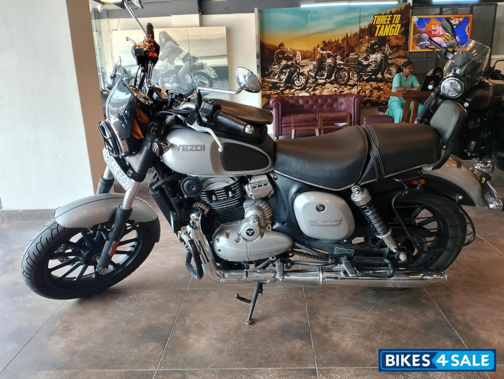 Sin Silver Yezdi Roadster Chrome