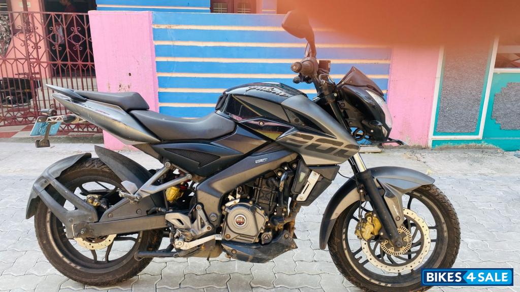 Bajaj Pulsar 200 NS
