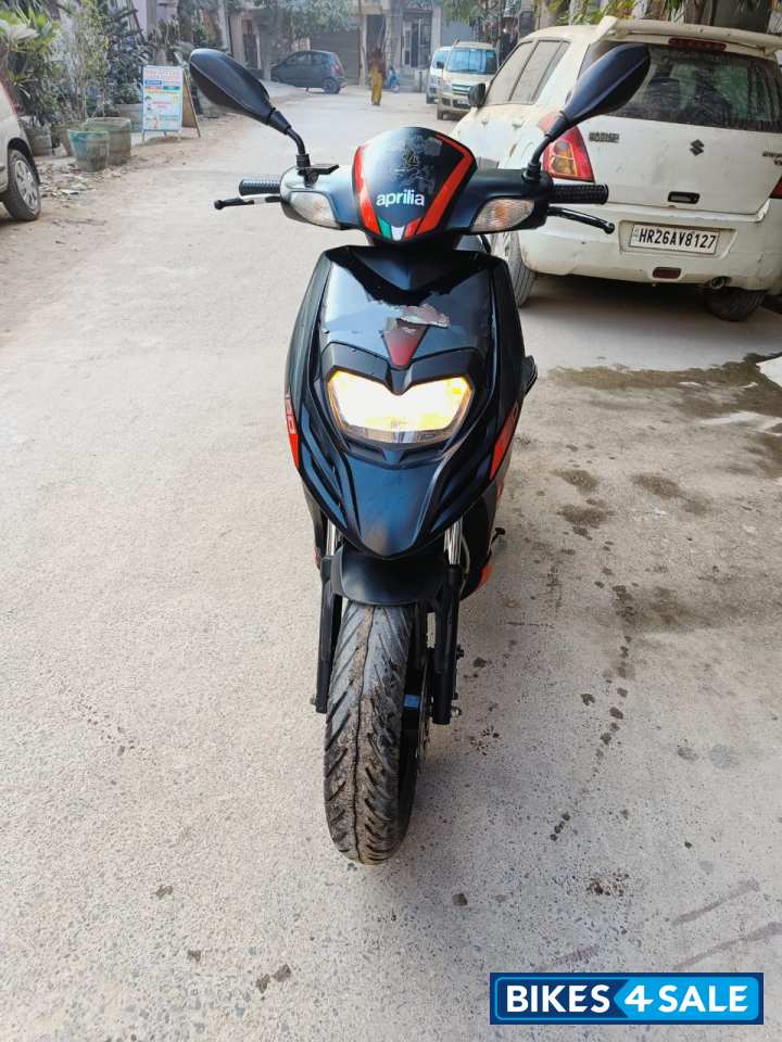 Black Aprilia SR 150