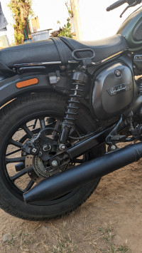 Yezdi Roadster Hunter Green