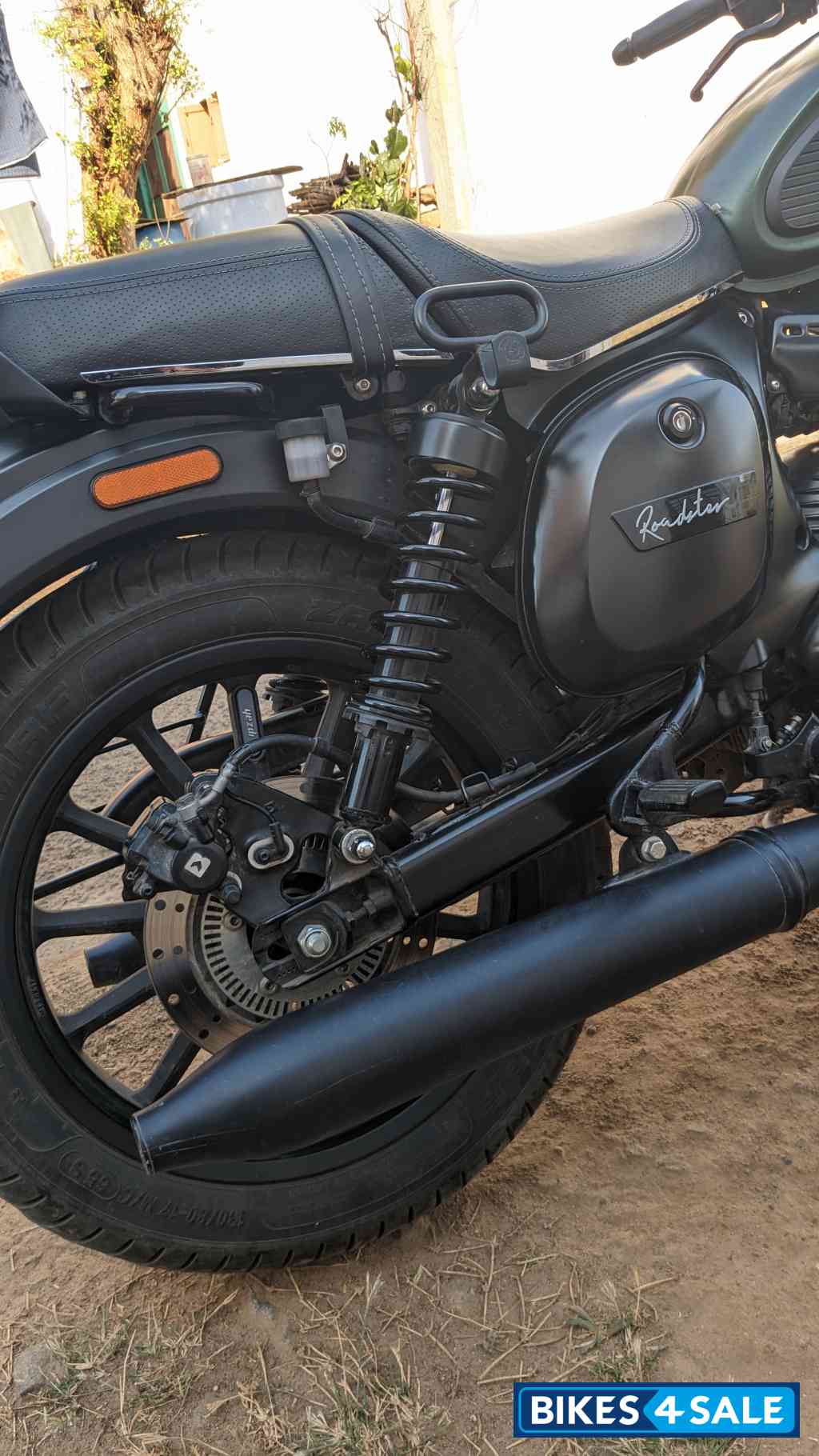 Yezdi Roadster Hunter Green