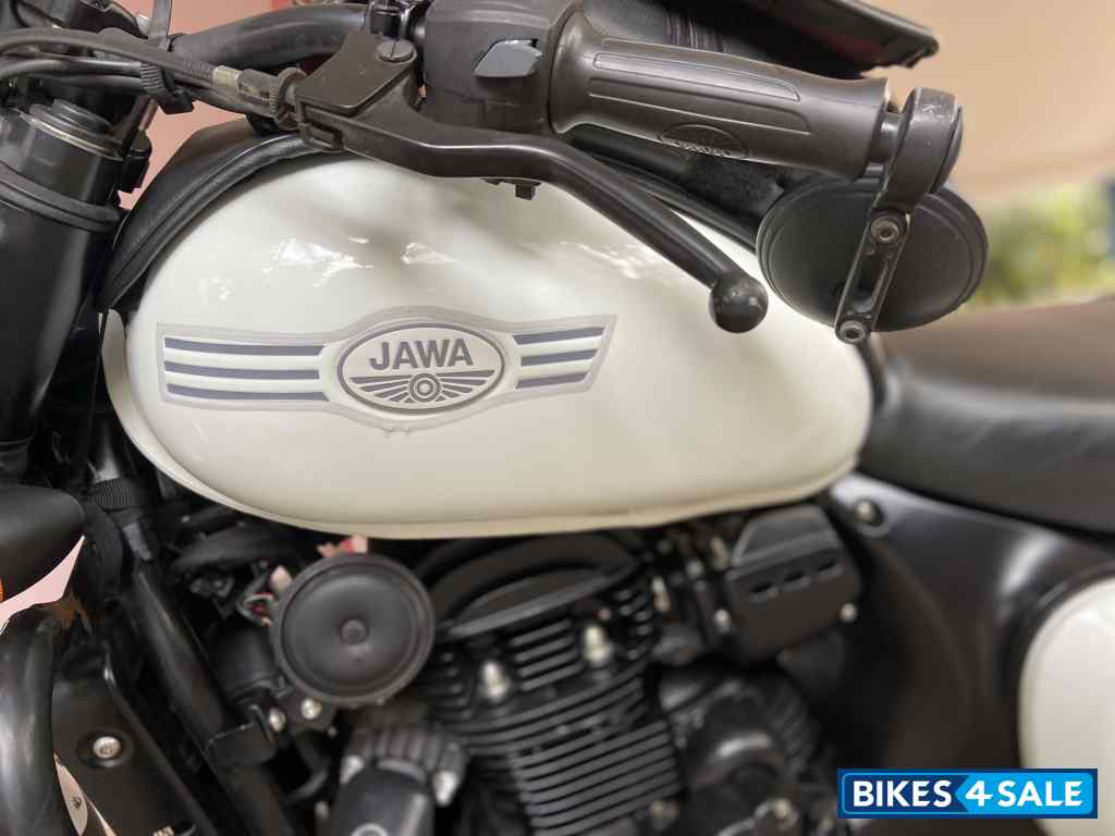 White Jawa 42 Dual Channel ABS Sirius White