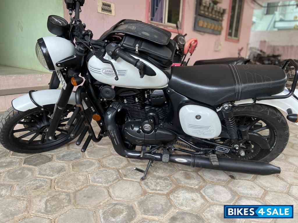 White Jawa 42 Dual Channel ABS Sirius White
