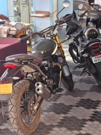 Green Triumph Scrambler 400 X