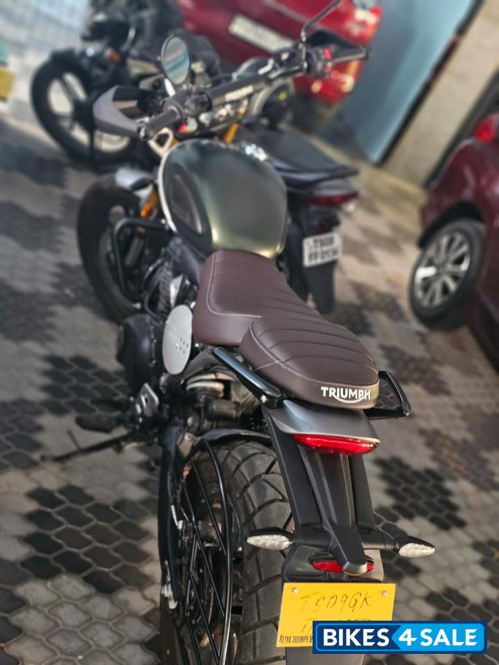 Green Triumph Scrambler 400 X