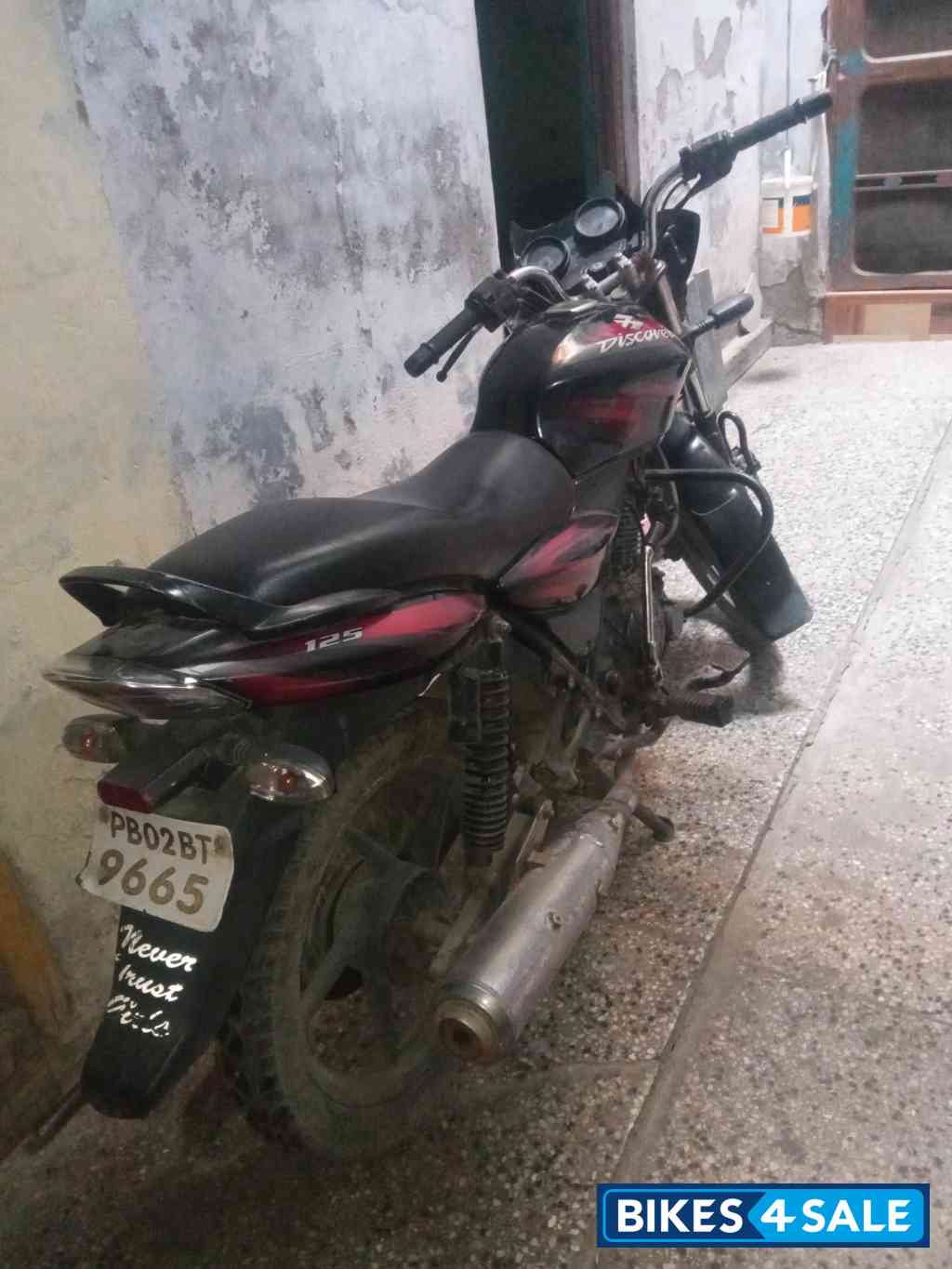 Red Black Bajaj Discover 125