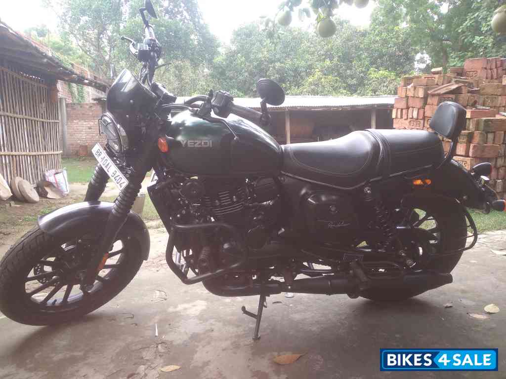 Hunter Green Yezdi Roadster Dark