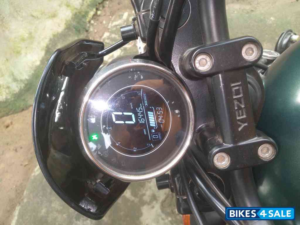 Hunter Green Yezdi Roadster Dark