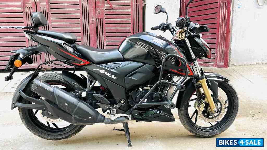Black And Red TVS Apache RTR 200 4V 2022