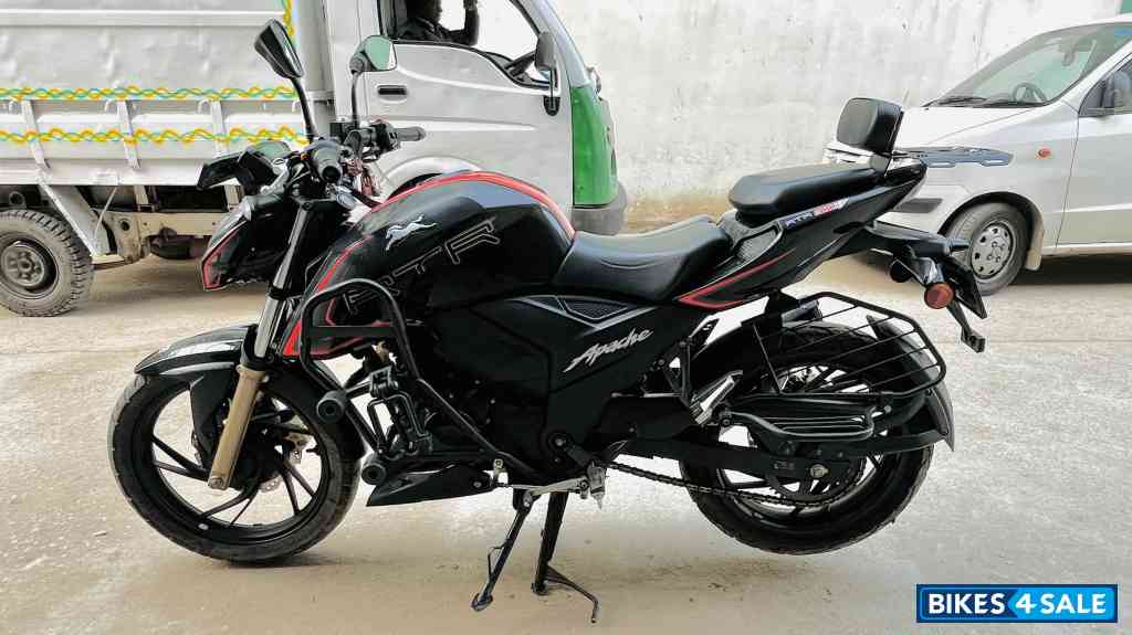 Black And Red TVS Apache RTR 200 4V 2022
