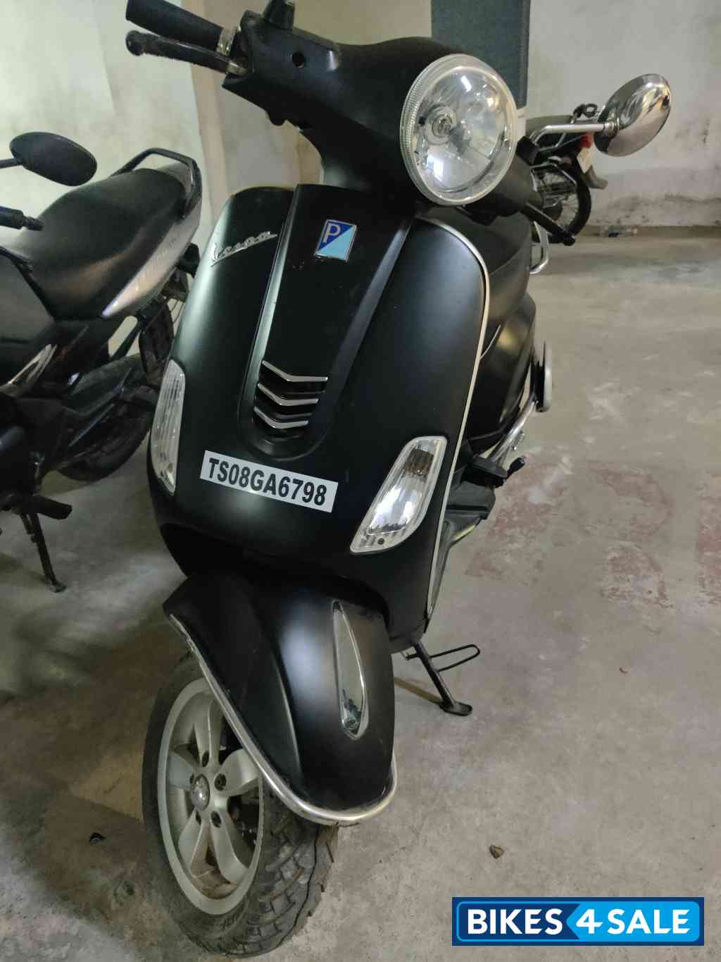 Black Vespa VXL 150