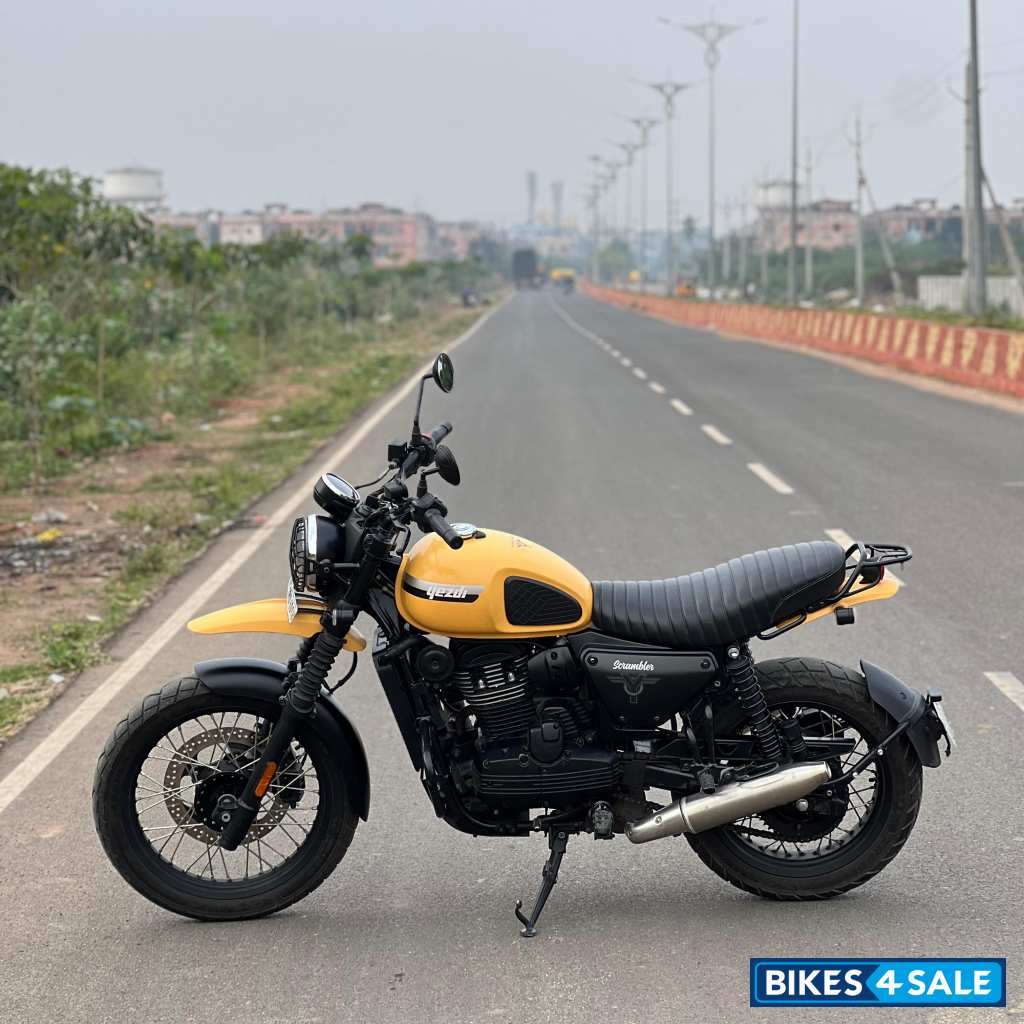 Yelling Yellow Yezdi Scrambler Single Tone