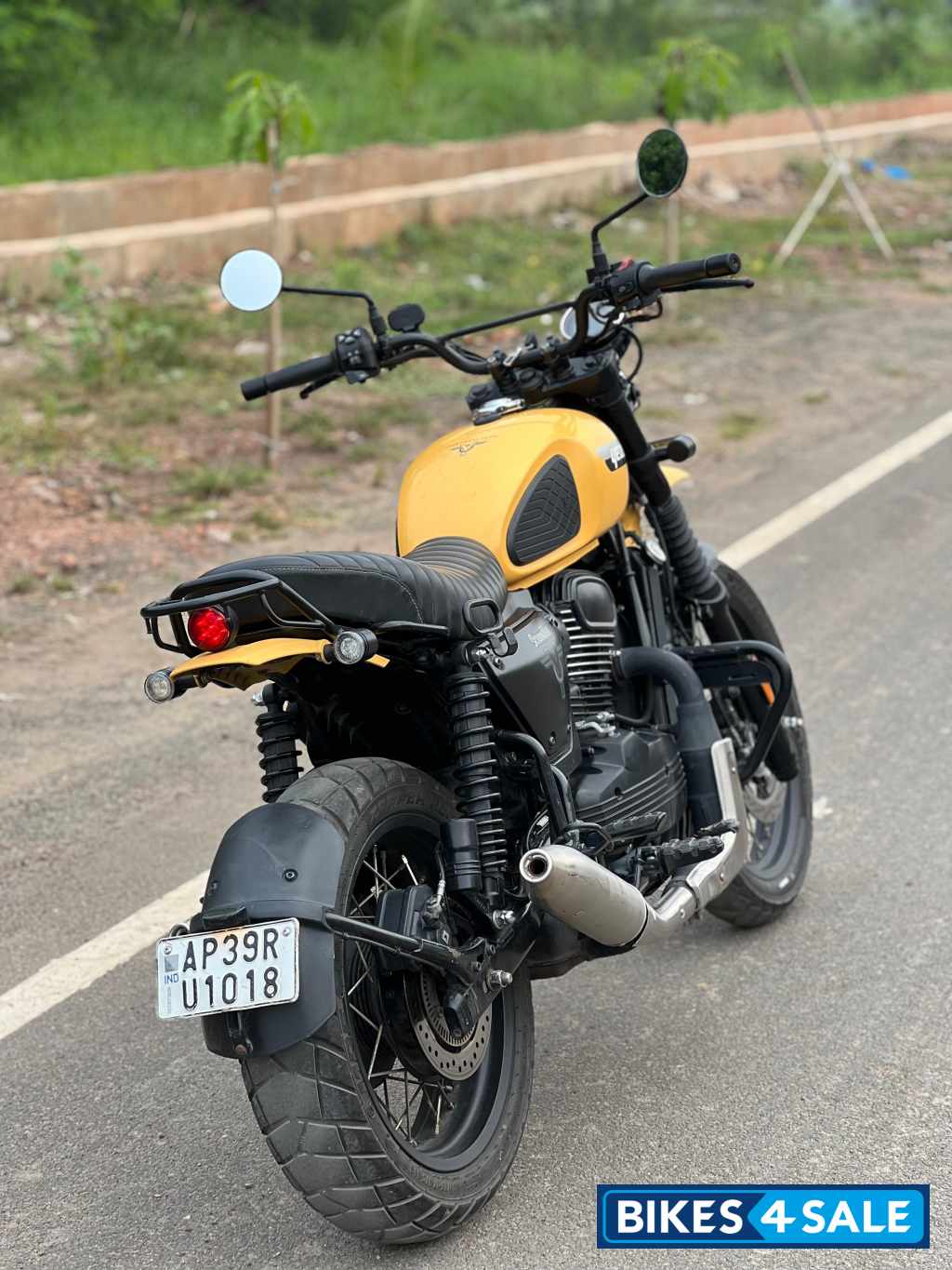 Yelling Yellow Yezdi Scrambler Single Tone