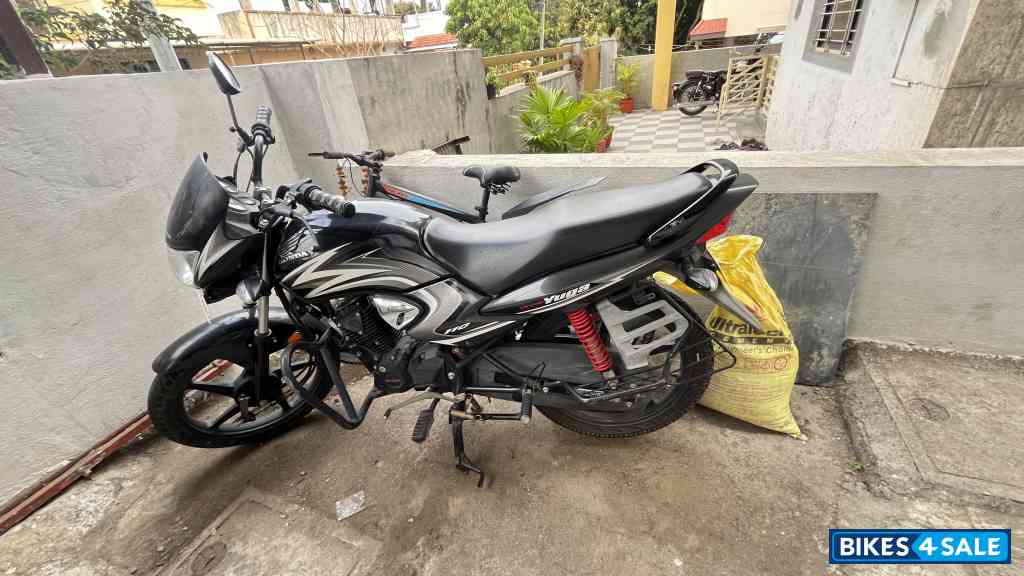 Black Honda Dream Yuga