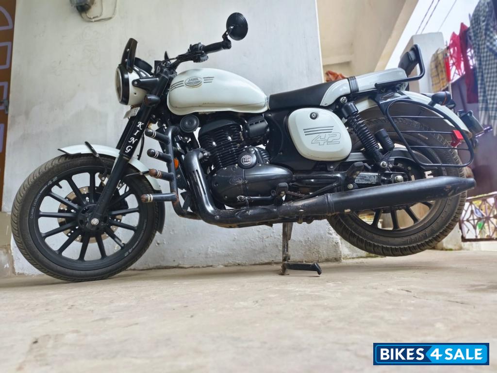 White Jawa 42 Dual Tone