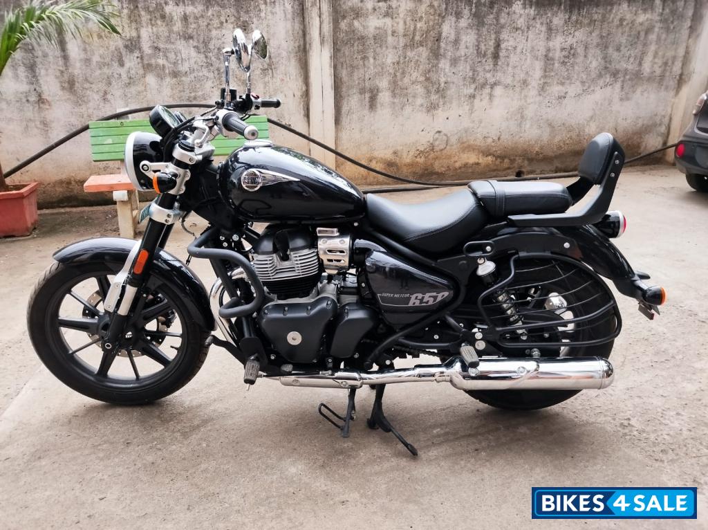 Astral Black Royal Enfield Super Meteor 650