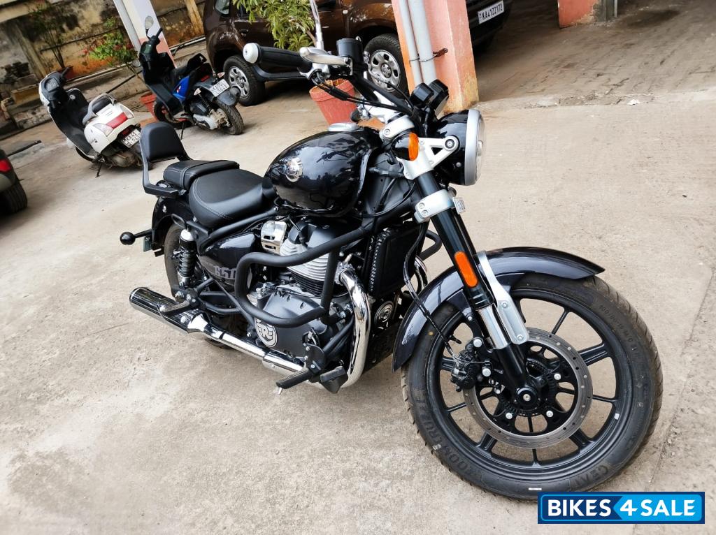 Astral Black Royal Enfield Super Meteor 650 Astral Black Royal Enfield Super Meteor 650