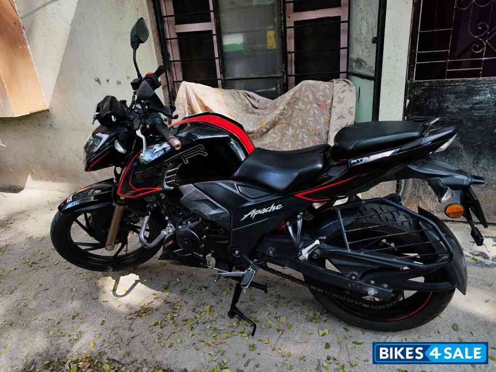 Black - Red TVS Apache RTR 200 4V 2020