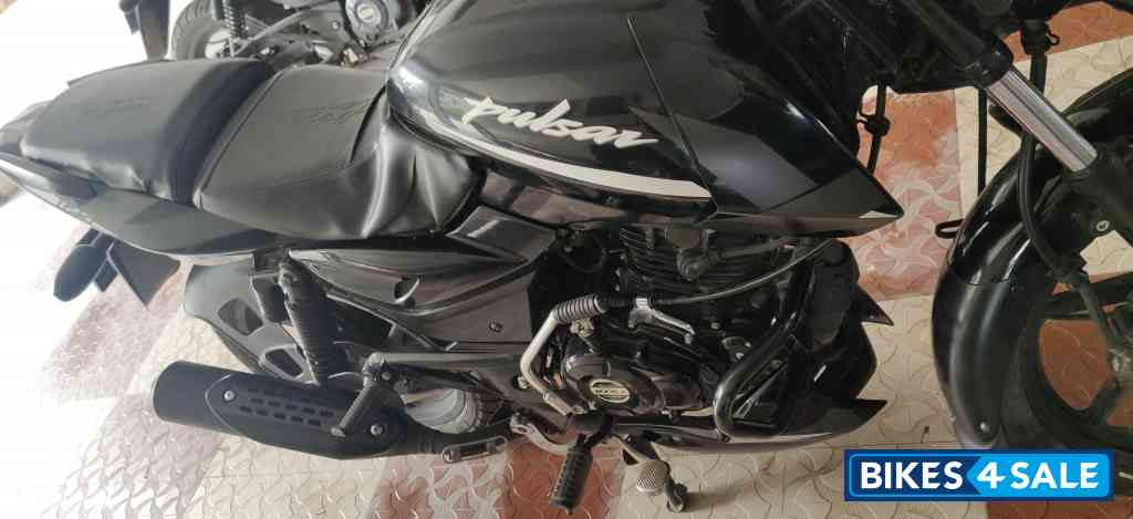 Bajaj Pulsar 125 Carbon Fibre Disc Split Seat