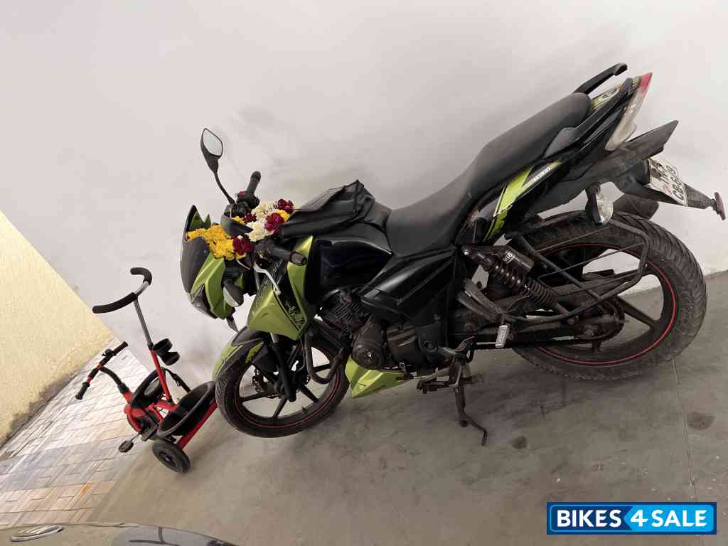 Green TVS Apache RTR 160