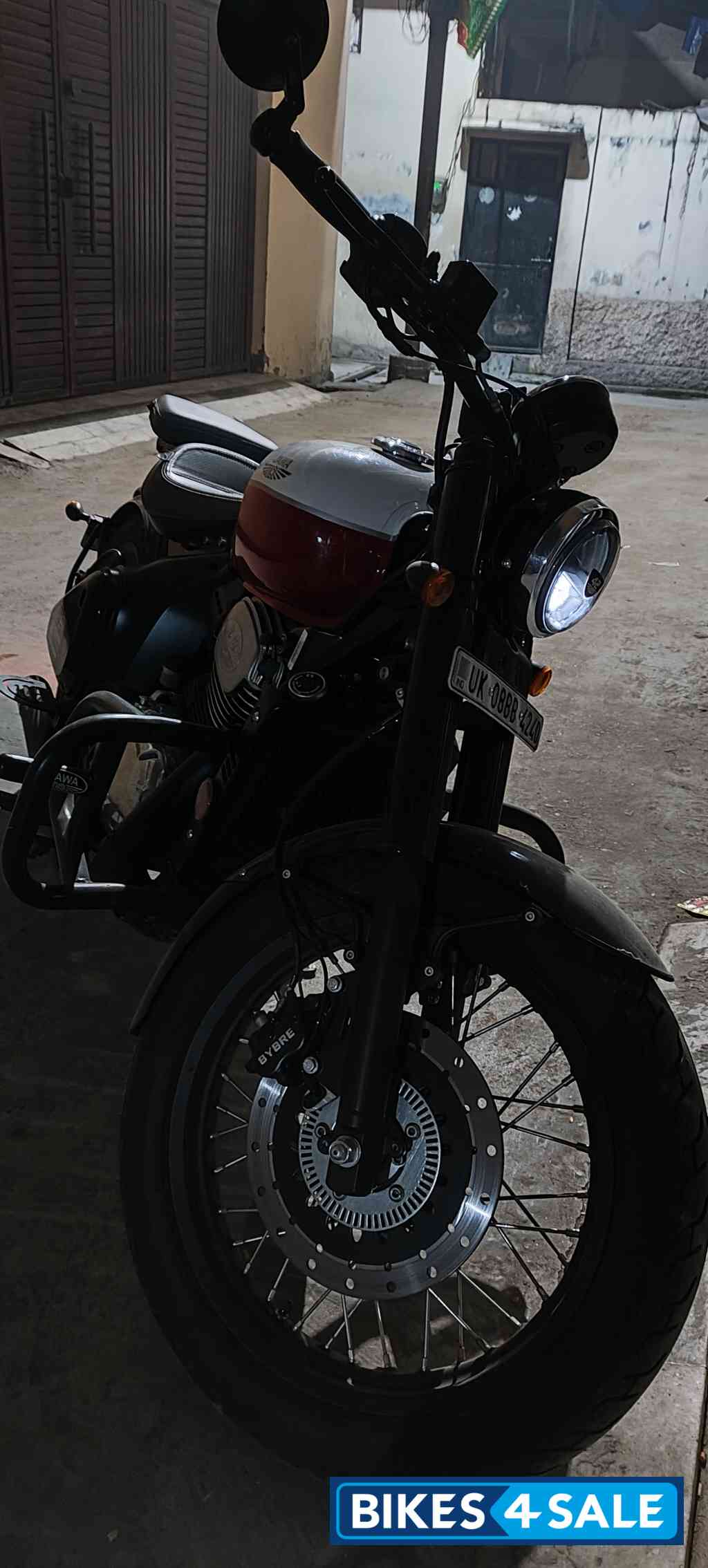 Jawa 42 Bobber Dual Channel ABS Jawa 42 Bobber Dual Channel ABS