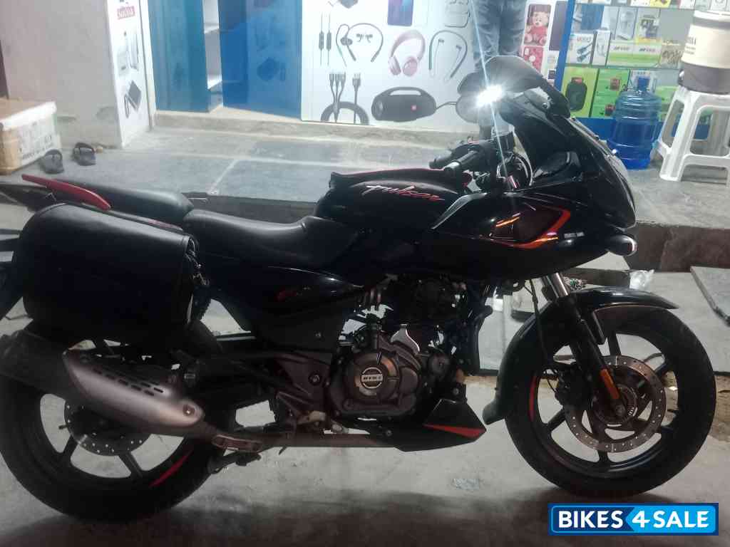 Bajaj Pulsar 180F Neon BS6