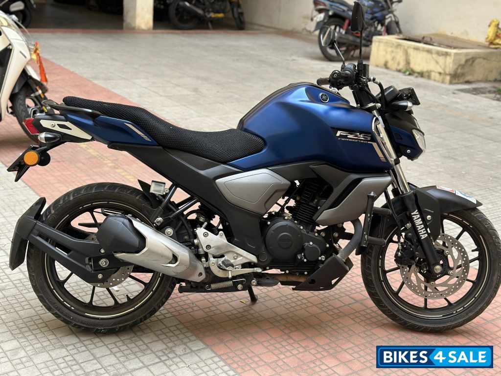 Blue Yamaha FZ FI V3 BS6