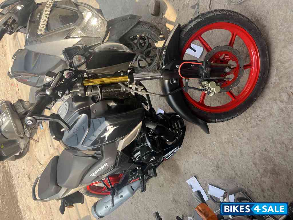TVS Raider Split Seat