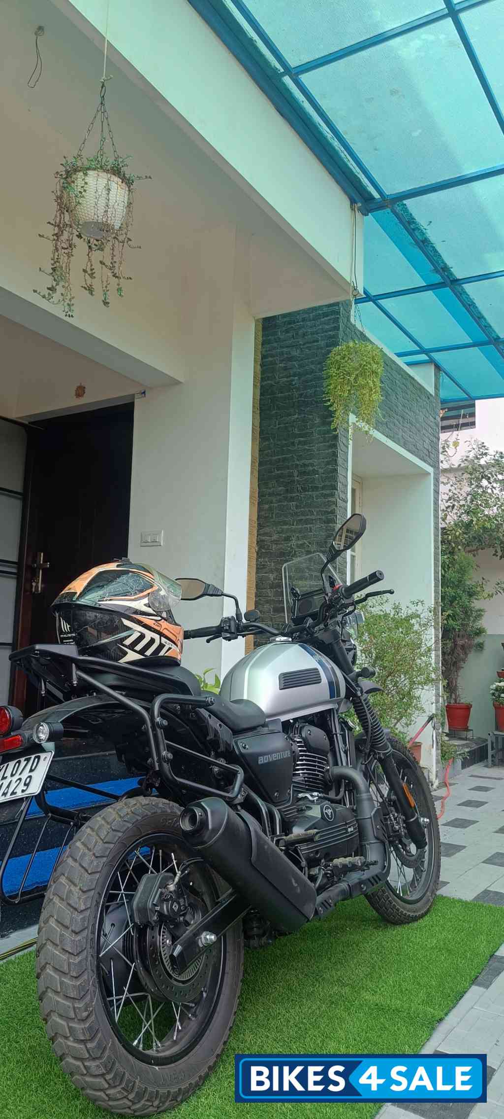 Yezdi Adventure Slick silver Yezdi Adventure Slick silver