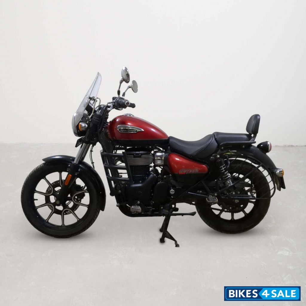 Royal Enfield Meteor 350 Supernova