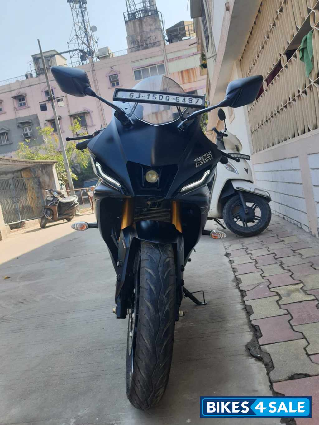 Mate Black Yamaha R15 V4