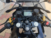 Mate Black Yamaha R15 V4