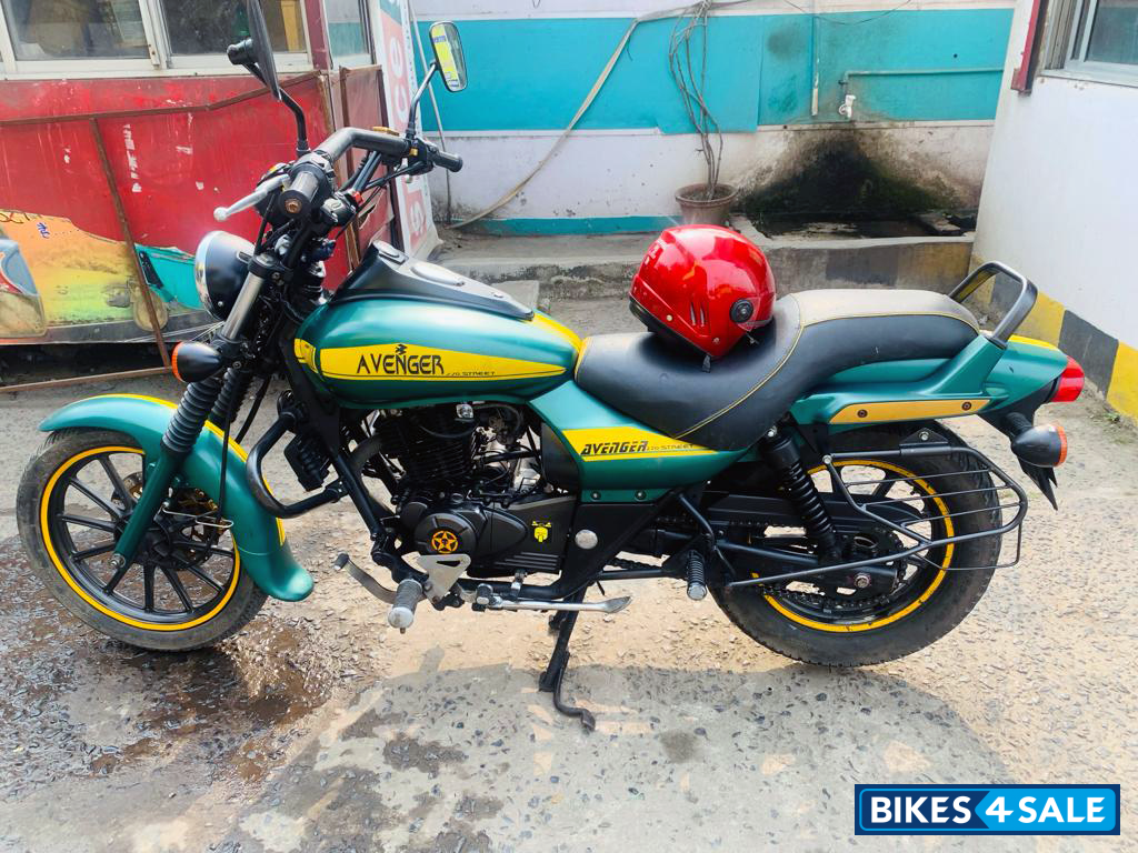 Green Bajaj Avenger Street 220