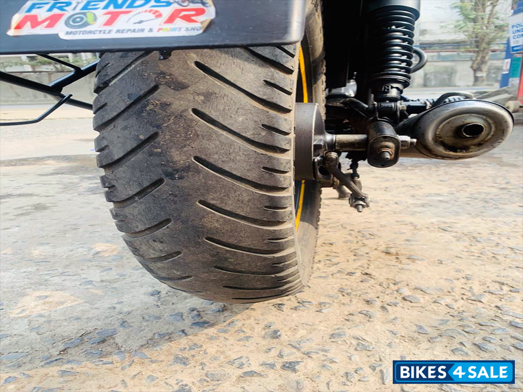 Green Bajaj Avenger Street 220