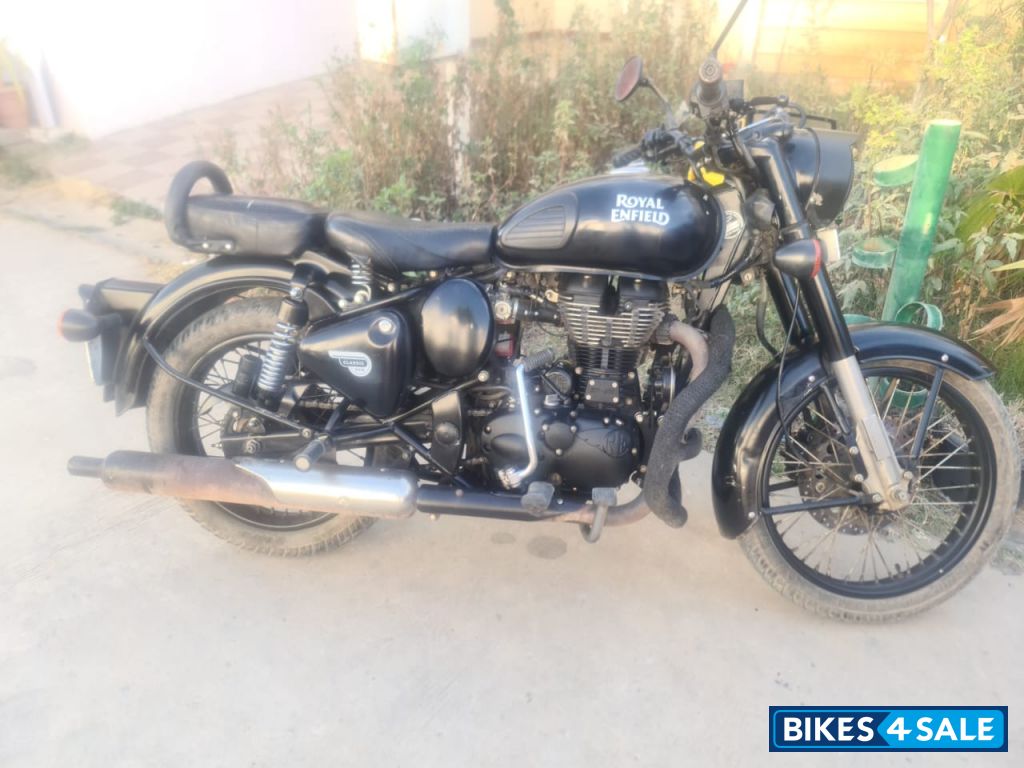Black Royal Enfield Classic Chrome