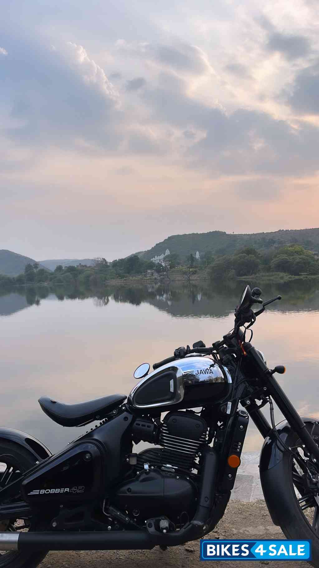 Black Mirror Jawa 42 Bobber Black Mirror