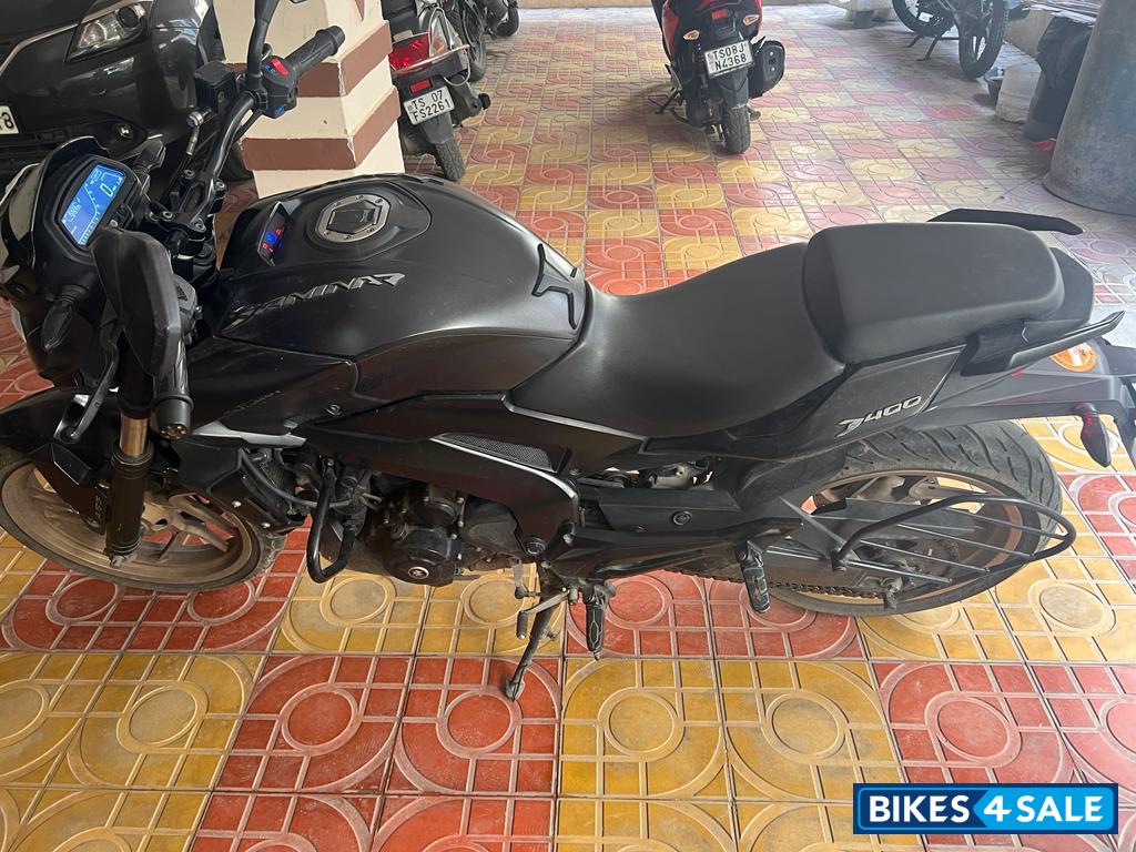 Black Matte Bajaj Dominar 400