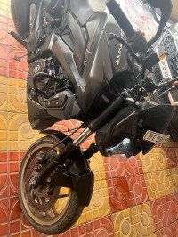 Black Matte Bajaj Dominar 400