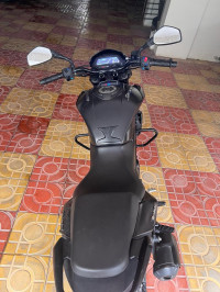 Black Matte Bajaj Dominar 400