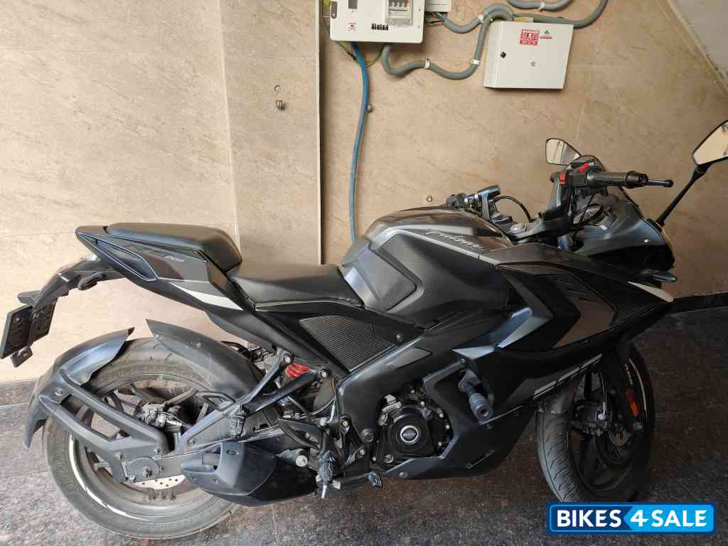 Bajaj Pulsar RS 200 ABS