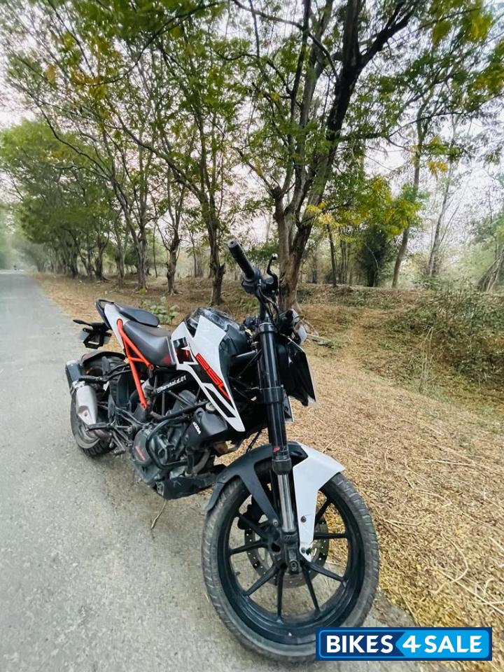 White KTM Duke 250