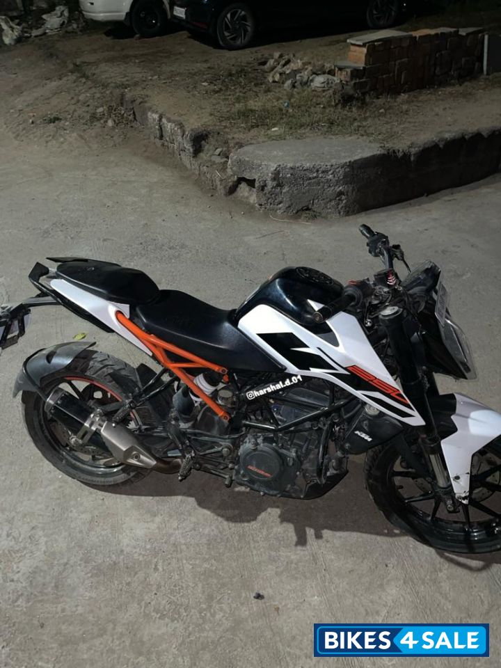 White KTM Duke 250