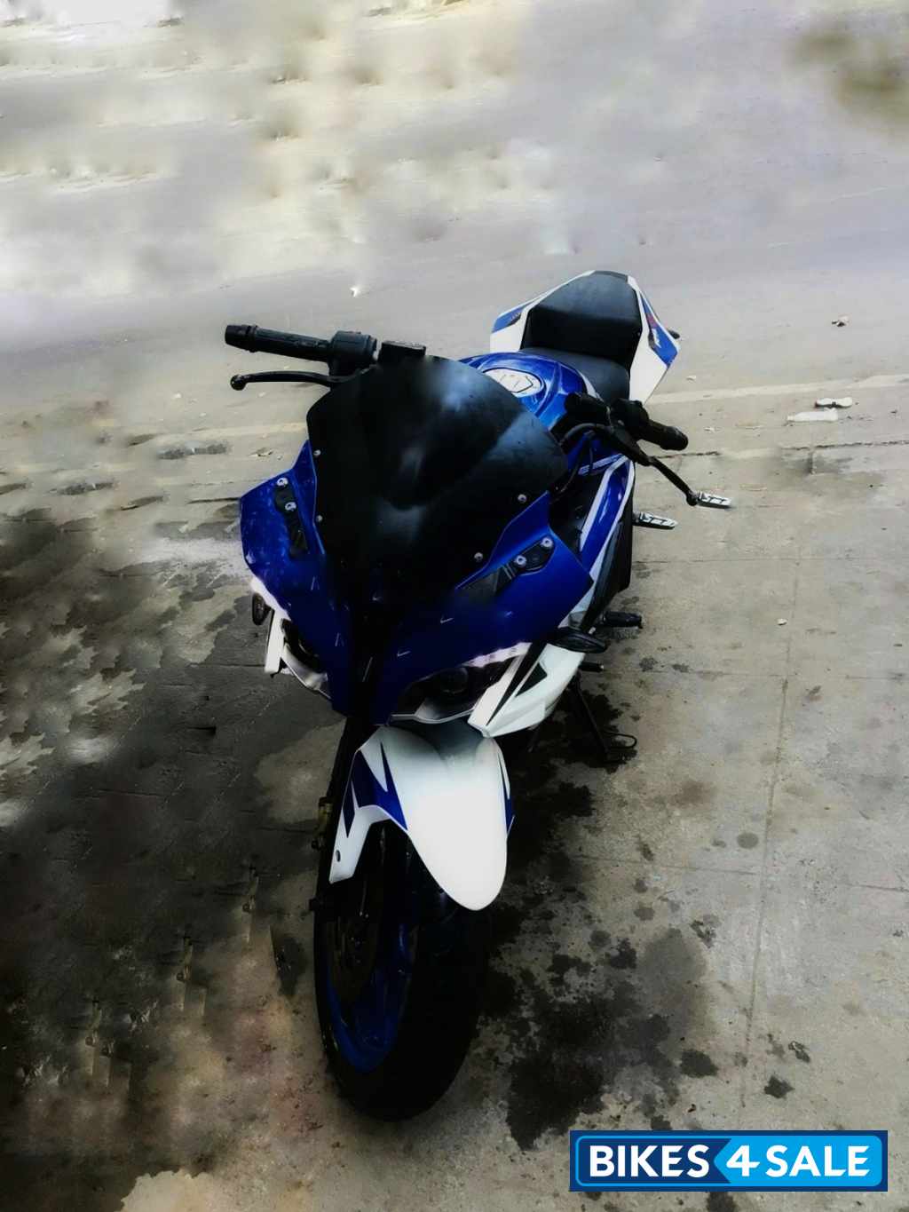 Blue Bajaj Pulsar RS 200