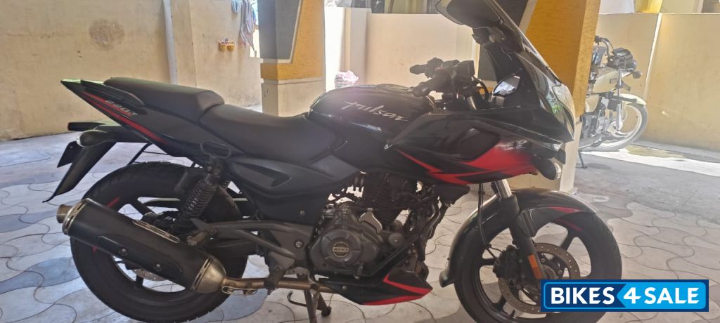 Bajaj Pulsar 220F BS6