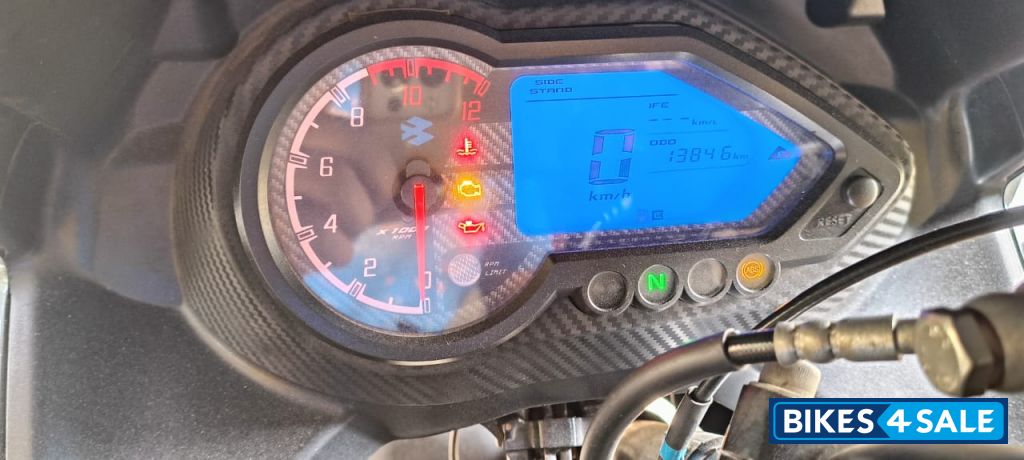 Bajaj Pulsar 220F BS6