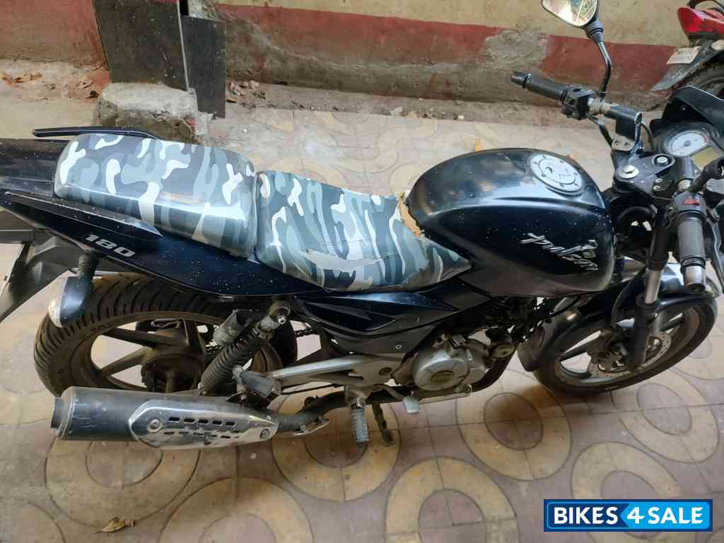 Black Bajaj Pulsar 180 DTSi