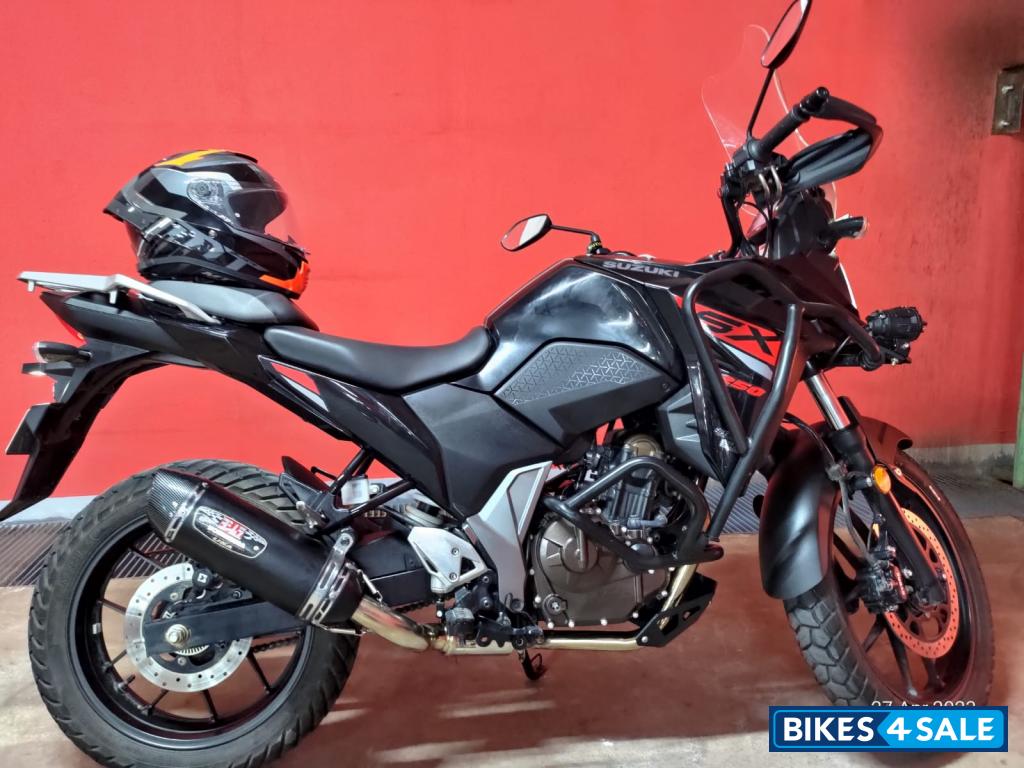 Black Suzuki V-Strom 250 Black Suzuki V-Strom 250