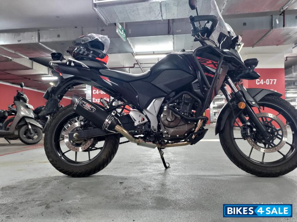 Black Suzuki V-Strom 250 Black Suzuki V-Strom 250