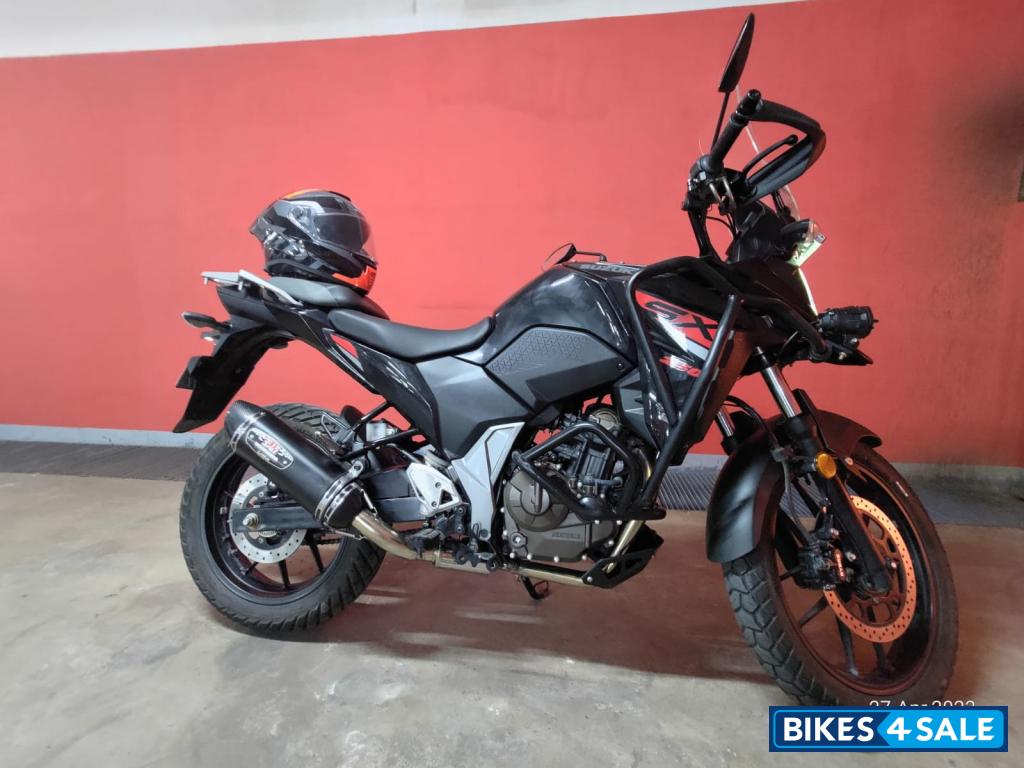Black Suzuki V-Strom 250 Black Suzuki V-Strom 250